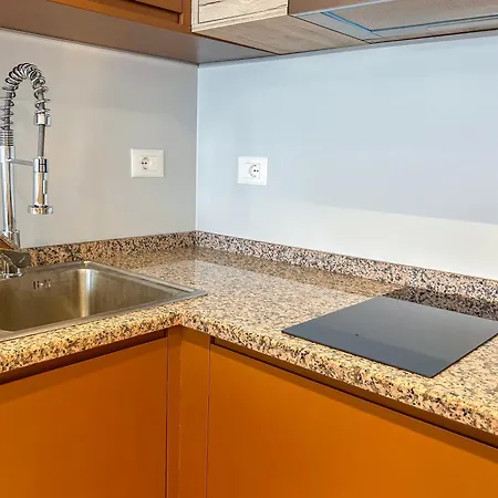 2 Bedrooms 1135 *