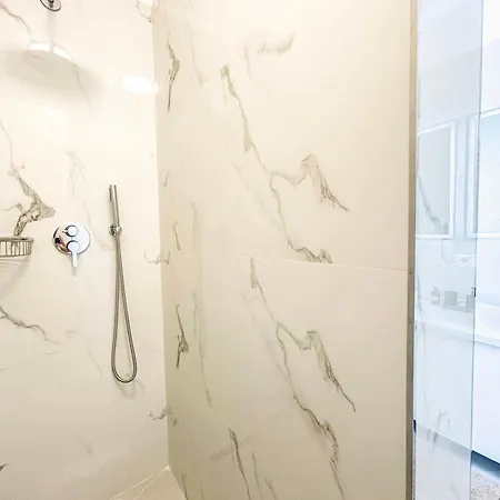 2 Bedrooms 1135 Apartment *
