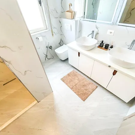 2 Bedrooms 1135 Apartment