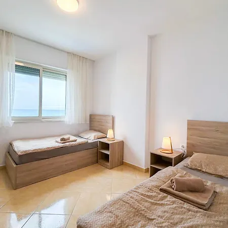 2 Bedrooms 1135 Apartment *