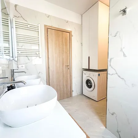 Apartment 2 Bedrooms 1135 *