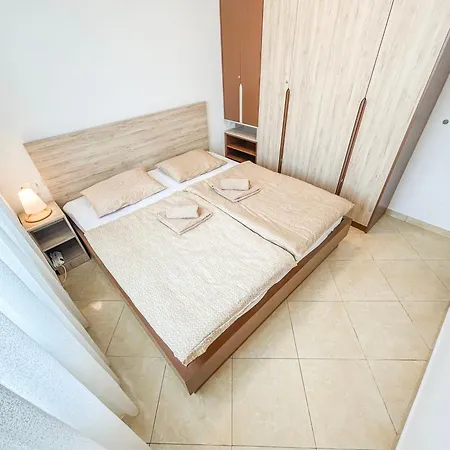 Apartment 2 Bedrooms 1135