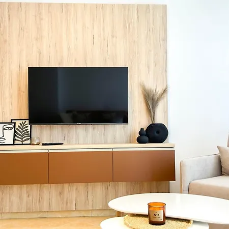 Apartment 2 Bedrooms 1135 *