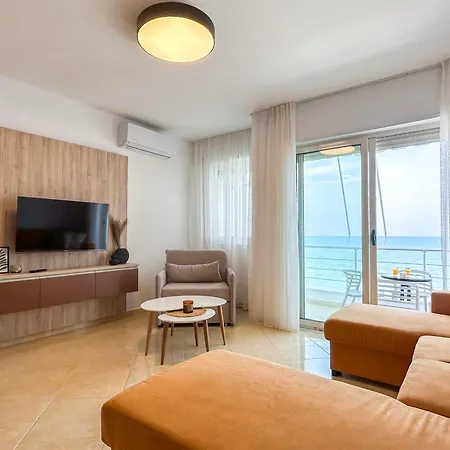 2 Bedrooms 1135